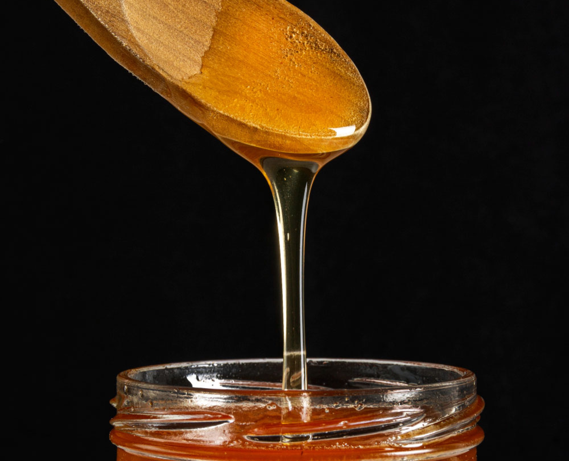 honey-jar-with-wooden-spoon